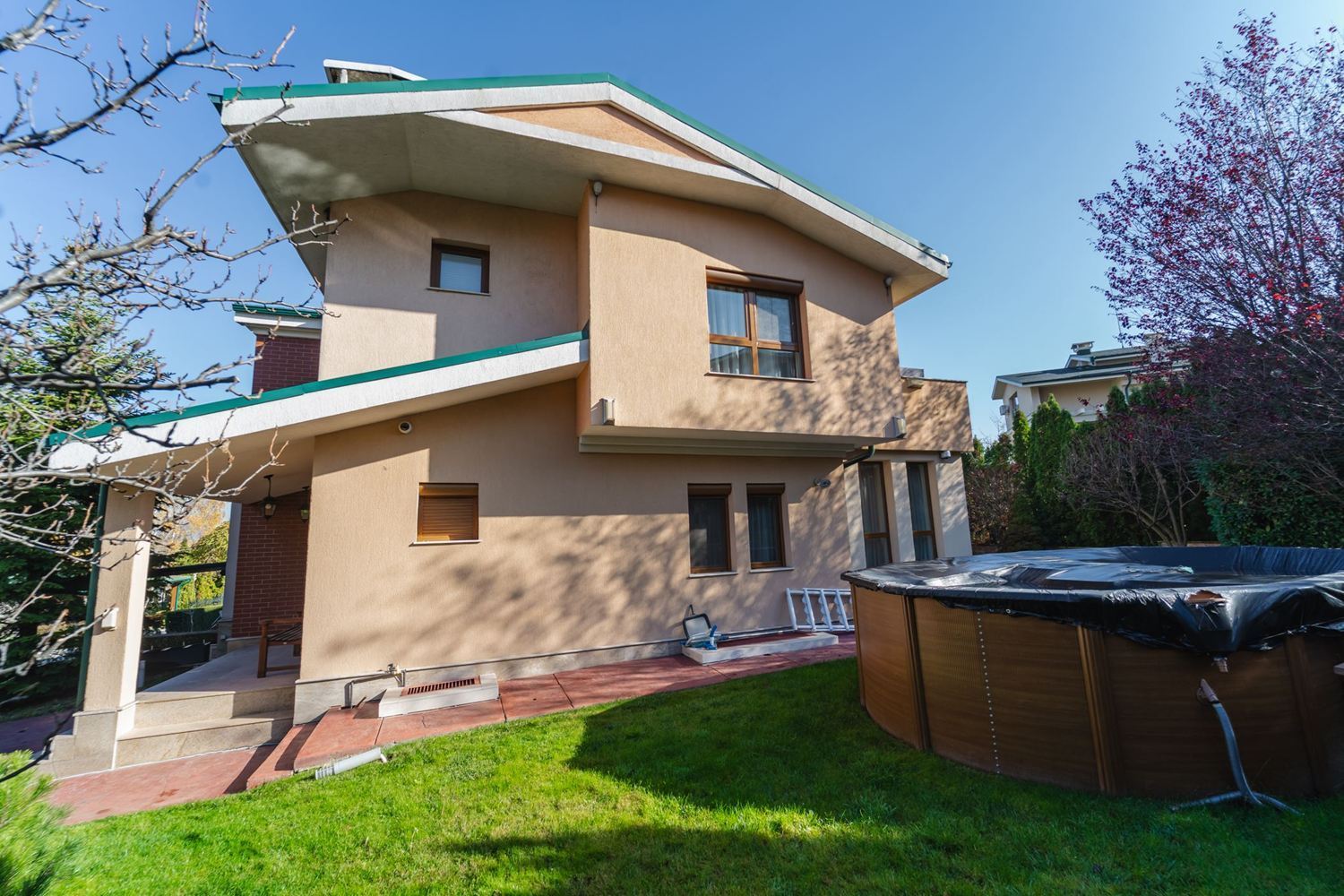 EXCLUSIVE DETACHED HOUSE WITH SPA AREA, POOL AND PRIVATE GARDEN IN Dragalevtsi