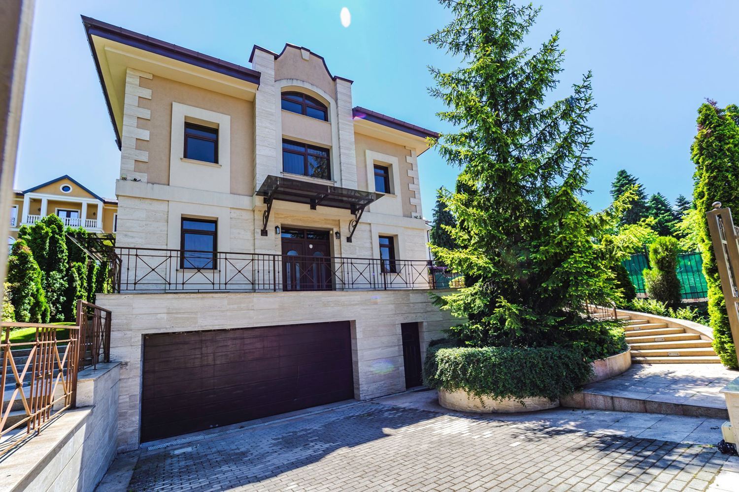 Prestigious Ambassador Residence for Rent in Boyana