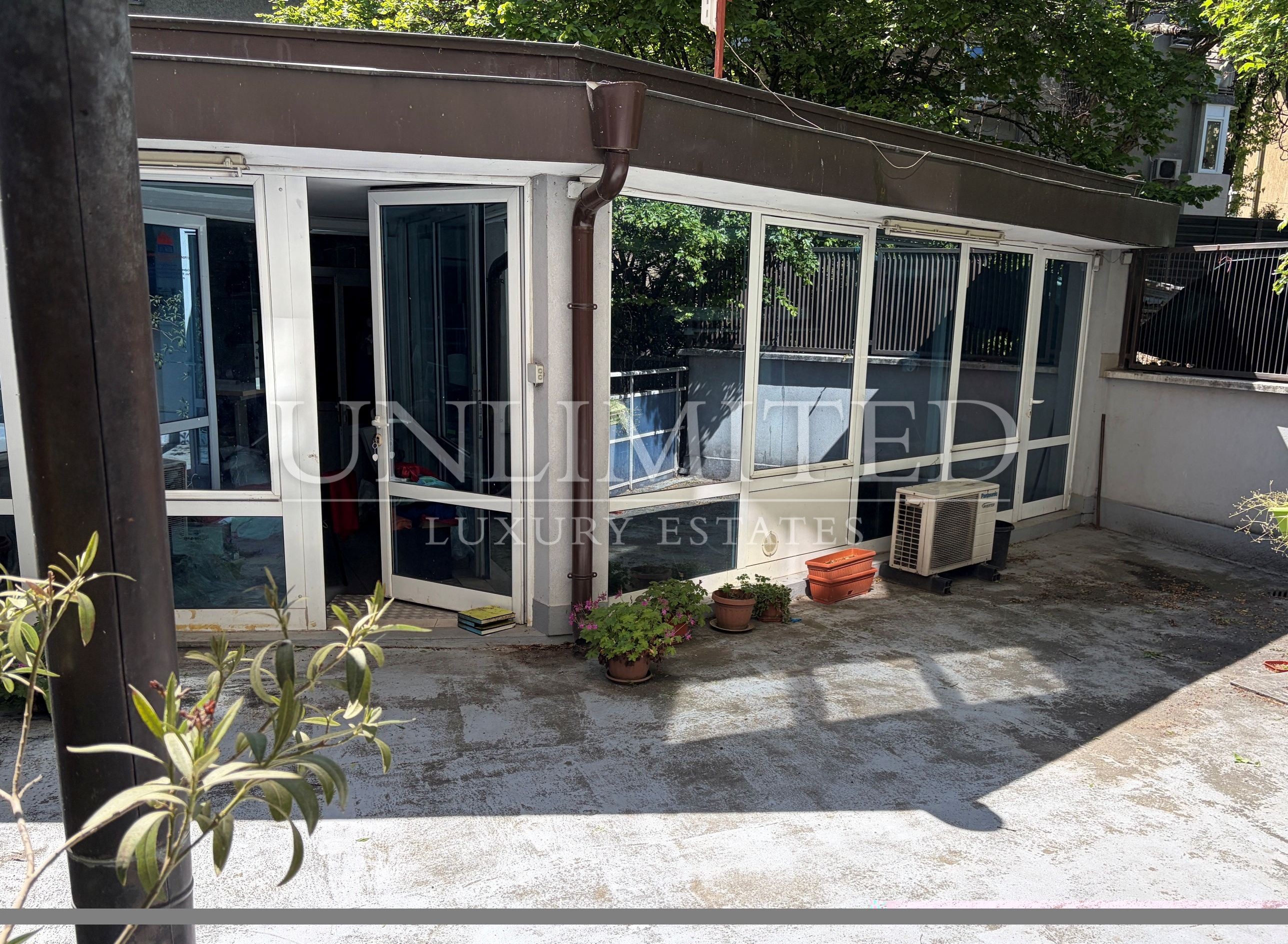 Office for sale with a large terrace near “european union” metro station and “spartak” swimming complex