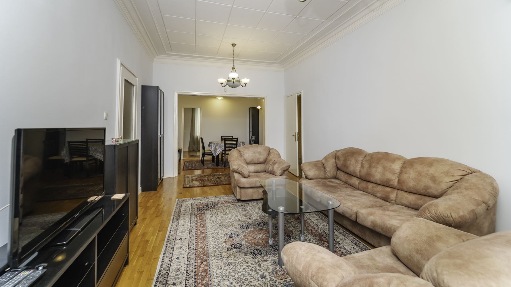 Spacious Two-Bedroom Apartment with Home Office for Rent in Doctor's Garden