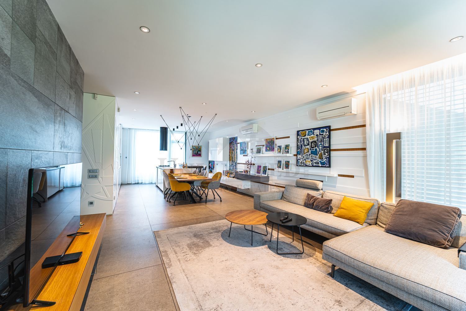 Contemporary Designer House with Outstanding Mountain Views