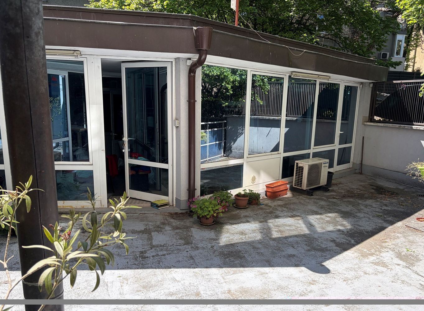 OFFICE FOR SALE WITH A LARGE TERRACE NEAR “EUROPEAN UNION” METRO STATION AND “SPARTAK” SWIMMING COMPLEX