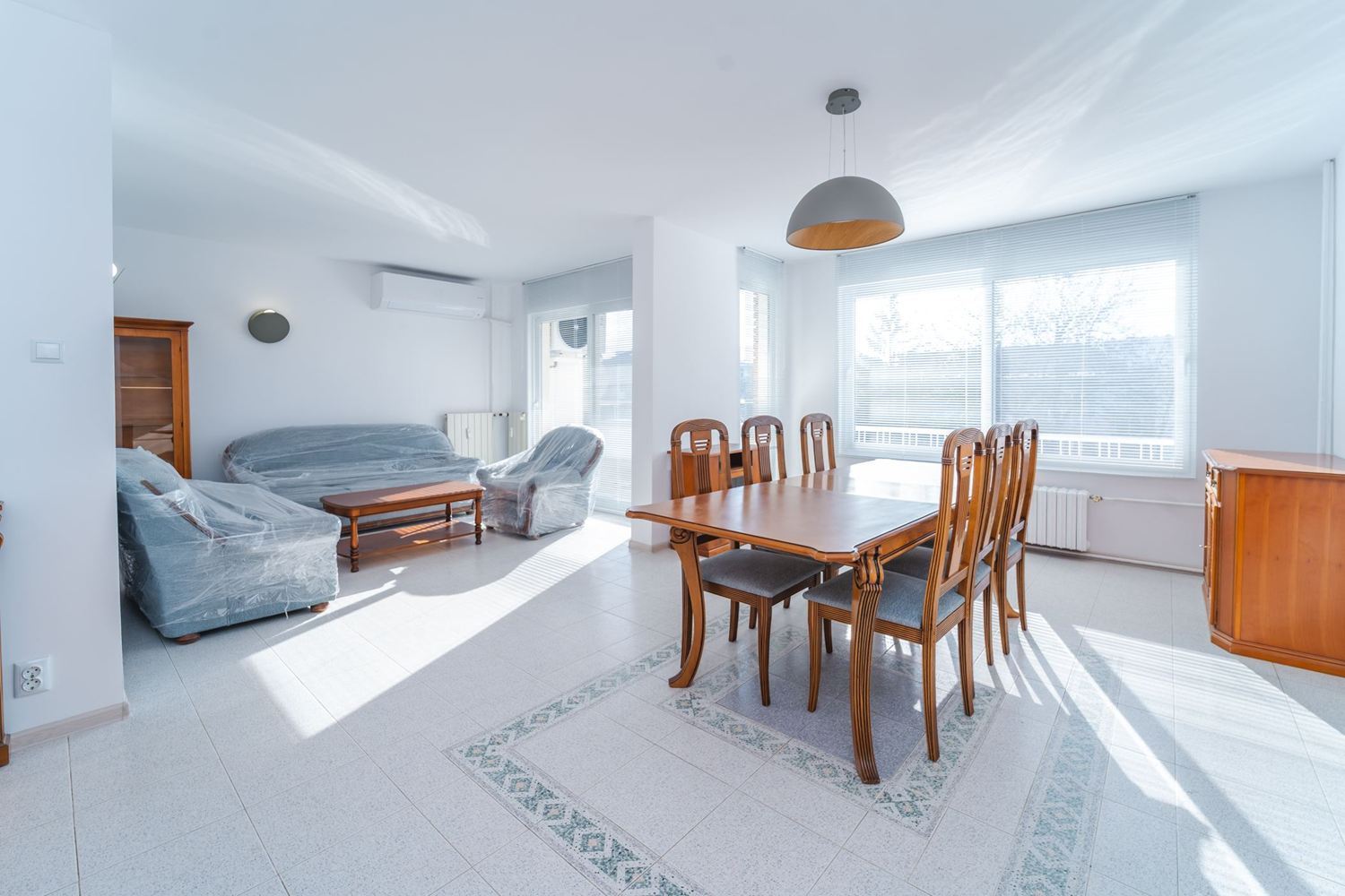 RENOVATED THREE-BEDROOM APARTMENT FOR RENT IN Geo Milev WITH A BEAUTIFUL VIEW OF Vitosha Mountain