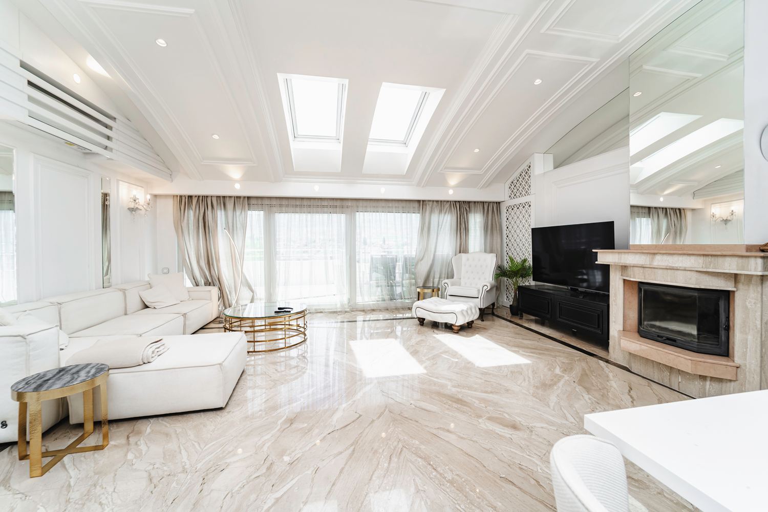 Sun-Drenched Luxury Apartment with Panoramic Views