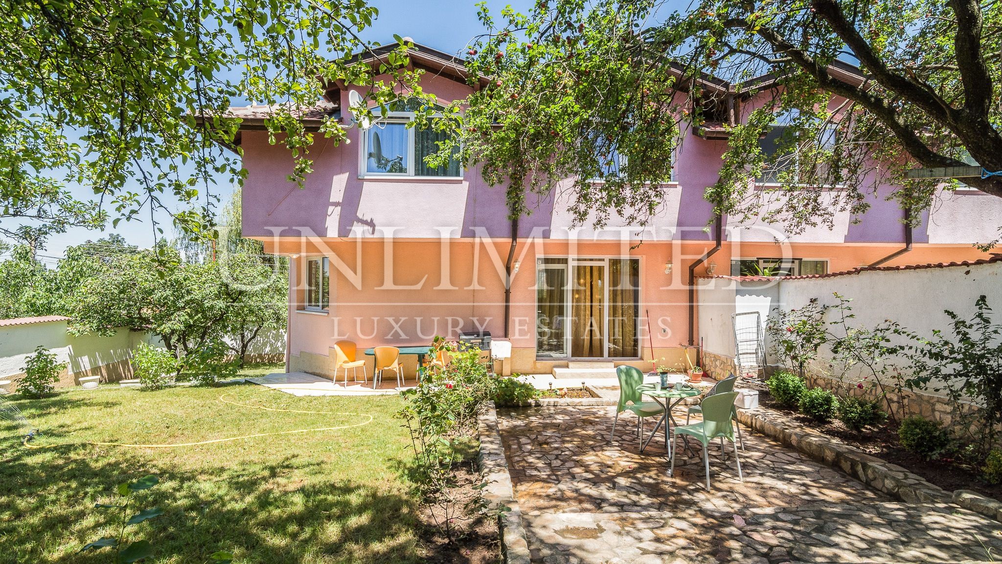 Spacious Family House with Private Garden in Dragalevtsi near Restaurant 507