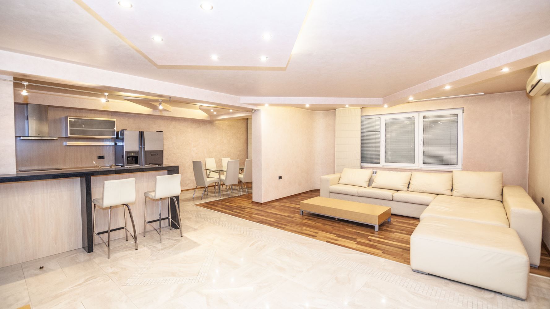 LUXURIOUS SPACIOUS APARTMENT FOR RENT NEAR SPARTAK SWIMMING COMPLEX AND SOUTH PARK