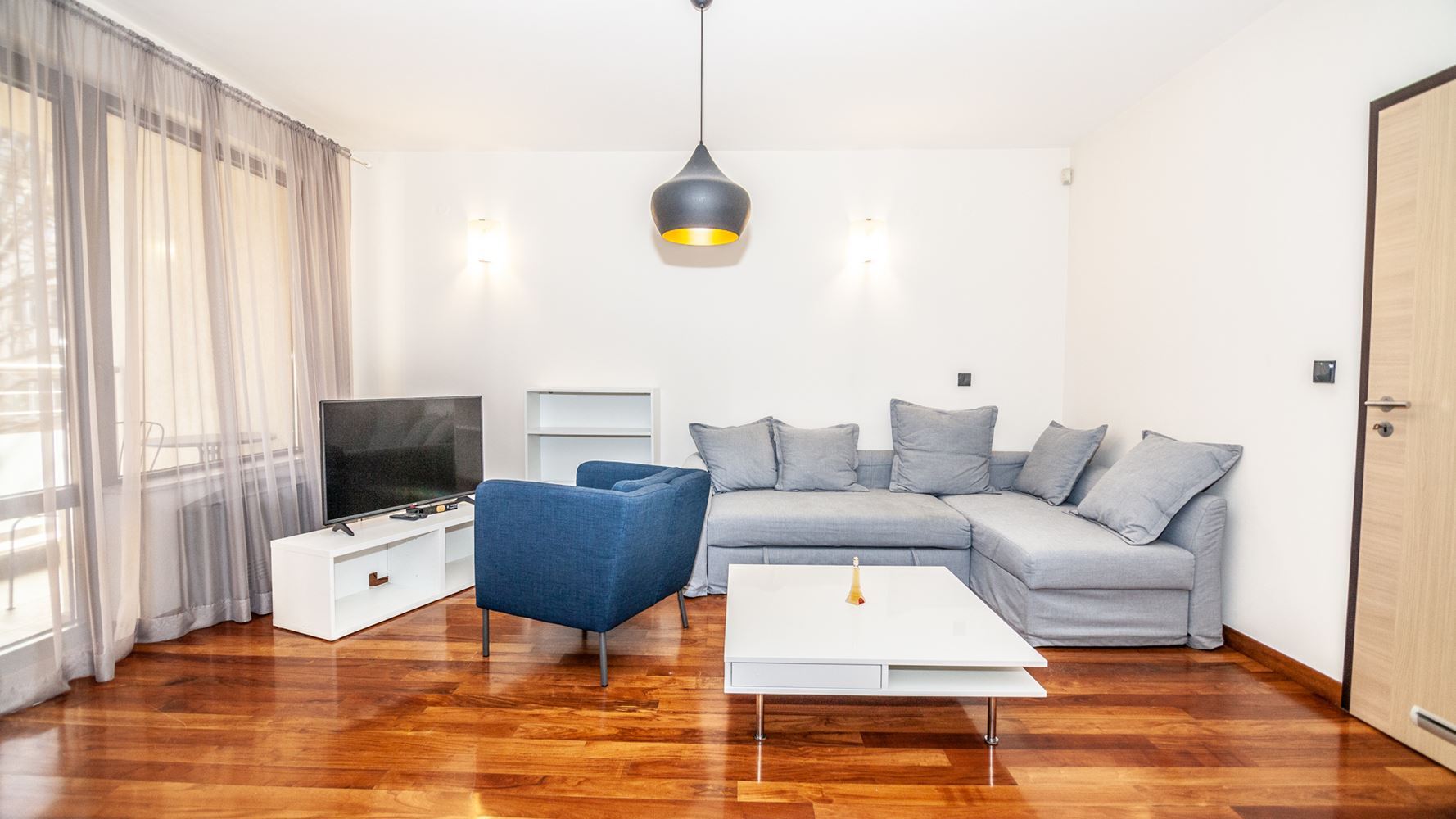 EXCEPTIONAL TWO-BEDROOM APARTMENT NEXT TO ZAIMOV PARK AND TEATRALNA METRO STATION