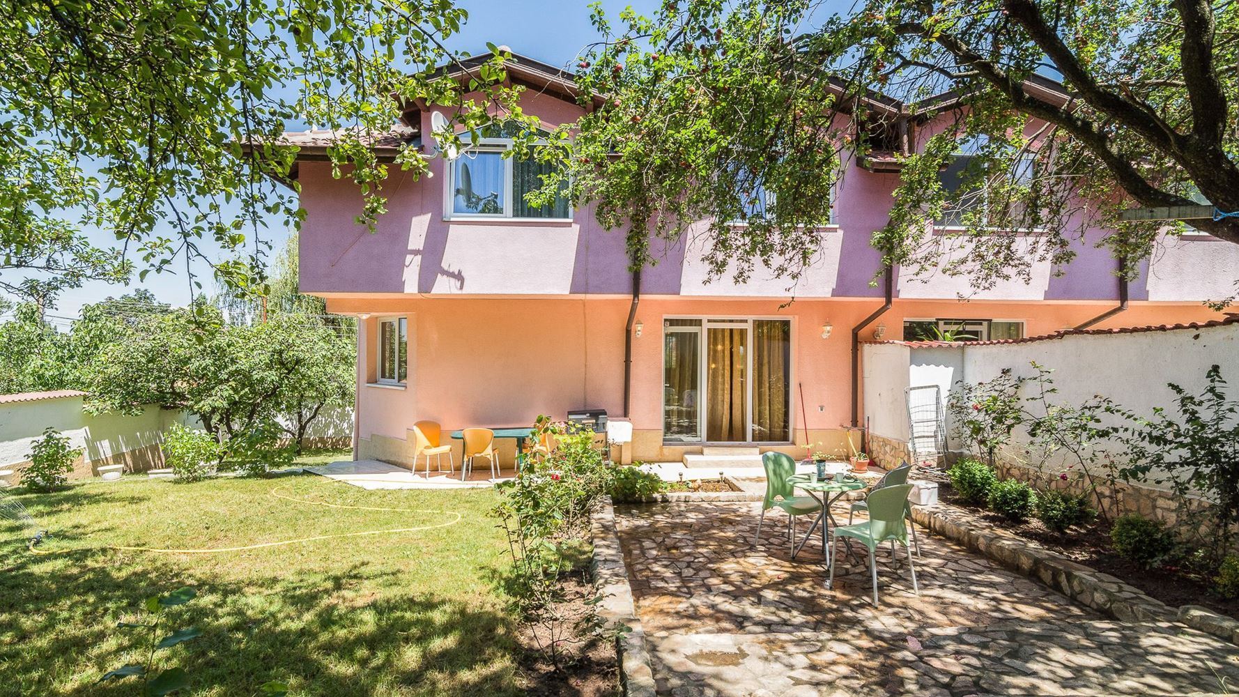 Spacious Family House with Private Garden in Dragalevtsi near Restaurant 507