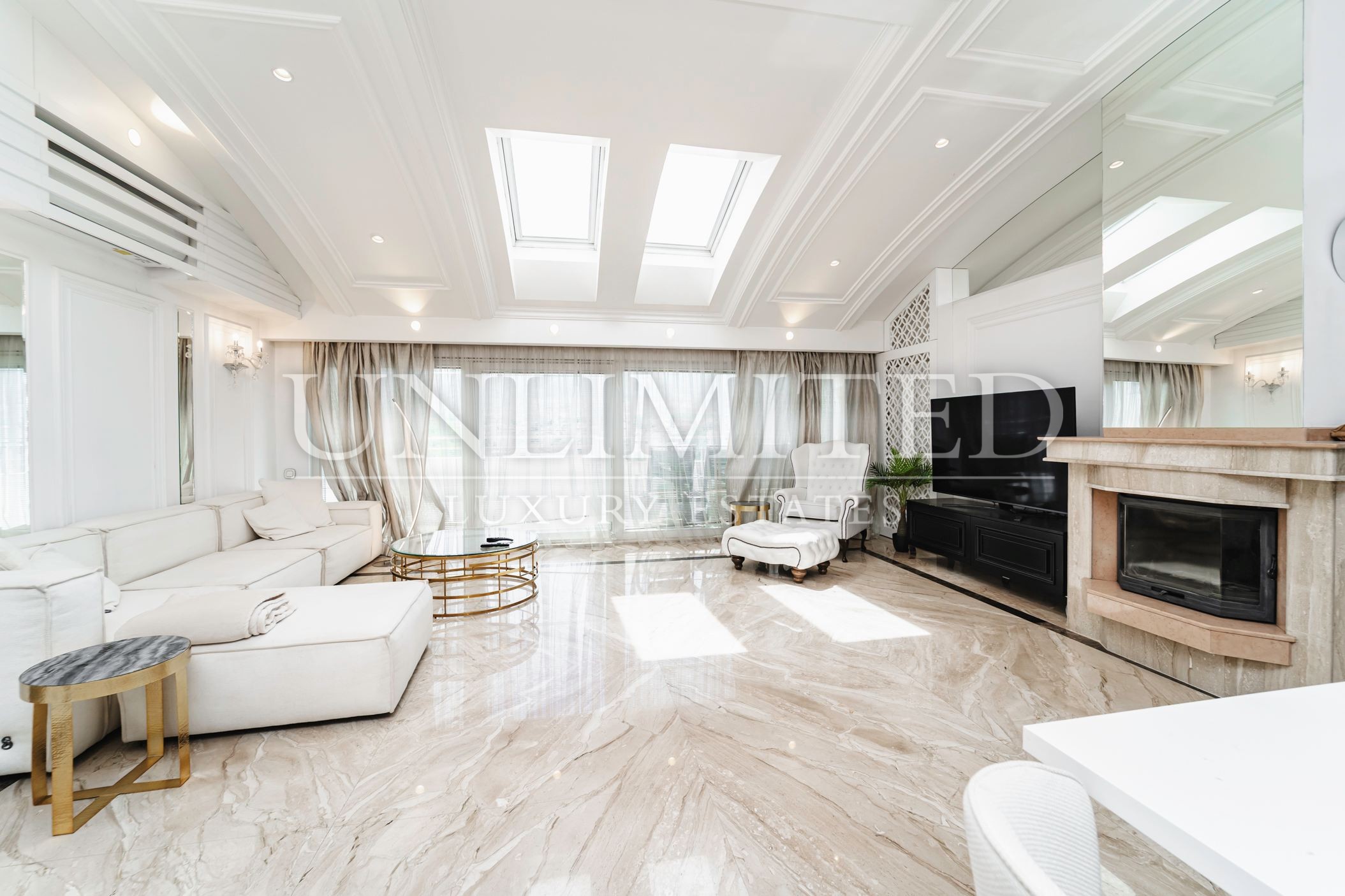 Sun-Drenched Luxury Apartment with Panoramic Views