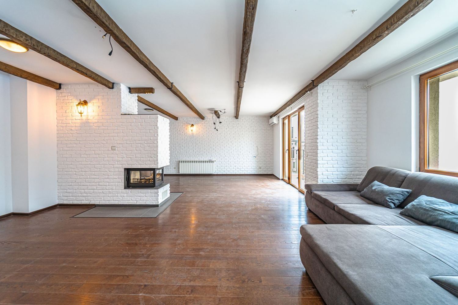 SPACIOUS APARTMENT FOR RENT – 200 SQ.M IN KRUSTOVA VADA