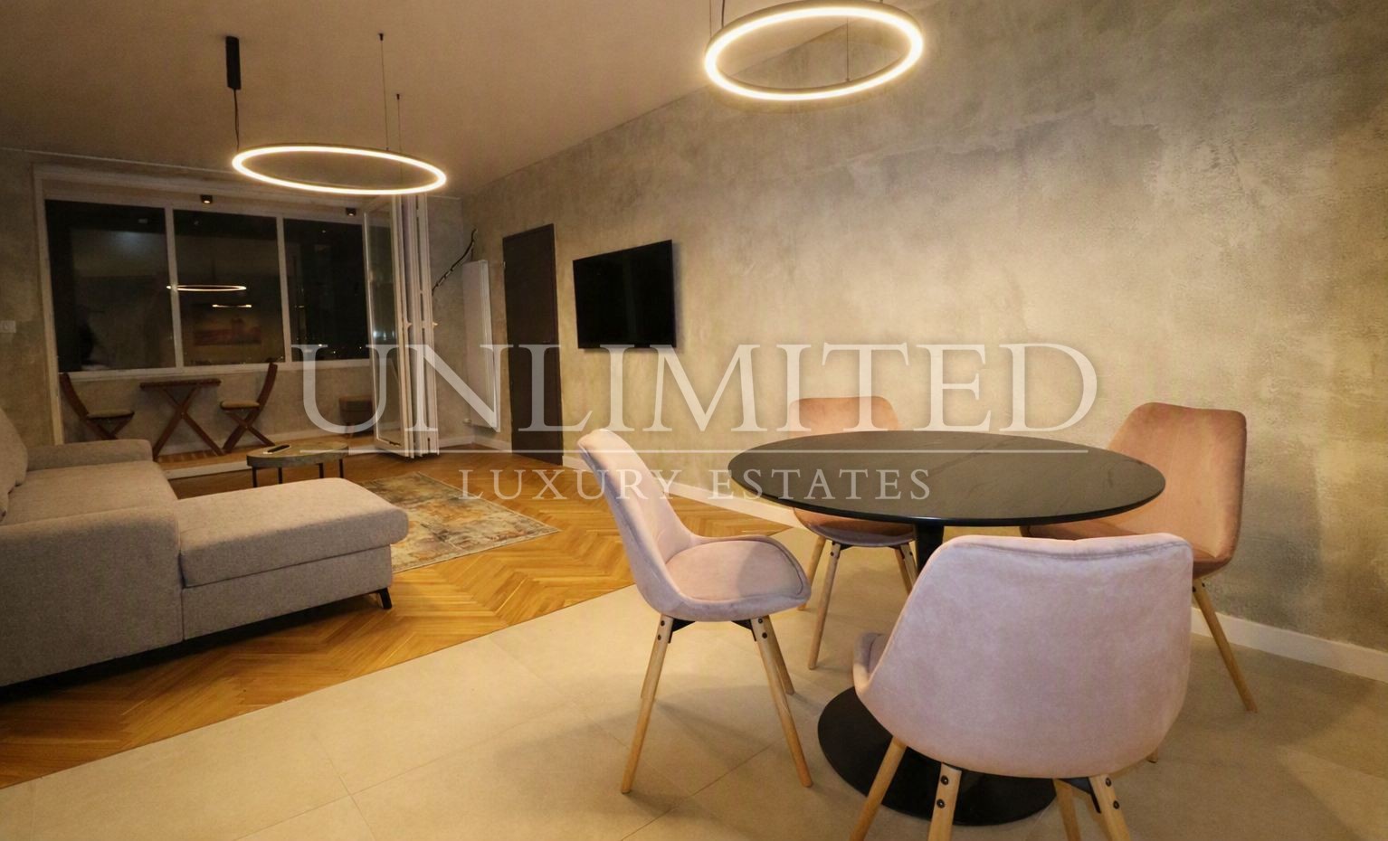 Panoramic Apartment near European Union Metro Station