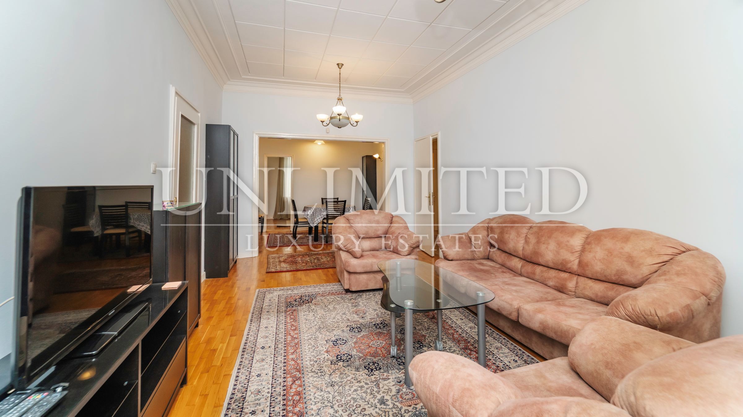 Spacious Two-Bedroom Apartment with Home Office for Rent in Doctor's Garden