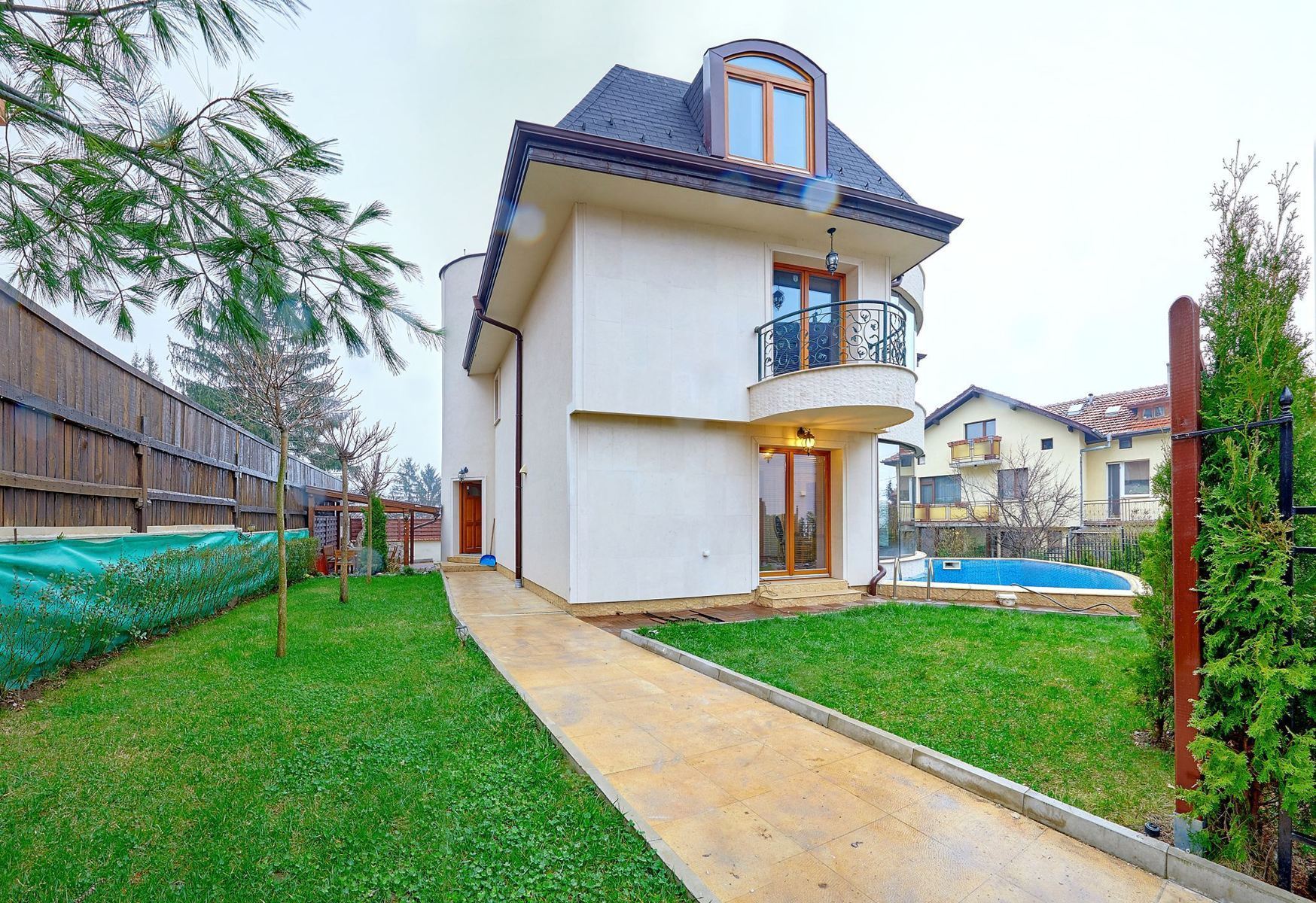 LUXURY HOUSE WITH SWIMMING POOL