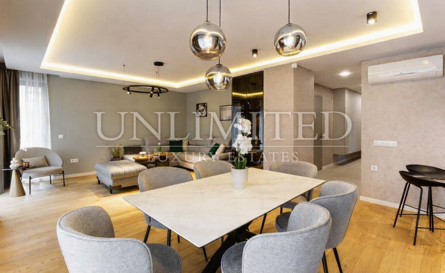 Spacious Three-Bedroom Apartment with Designer Interior in Izgrev