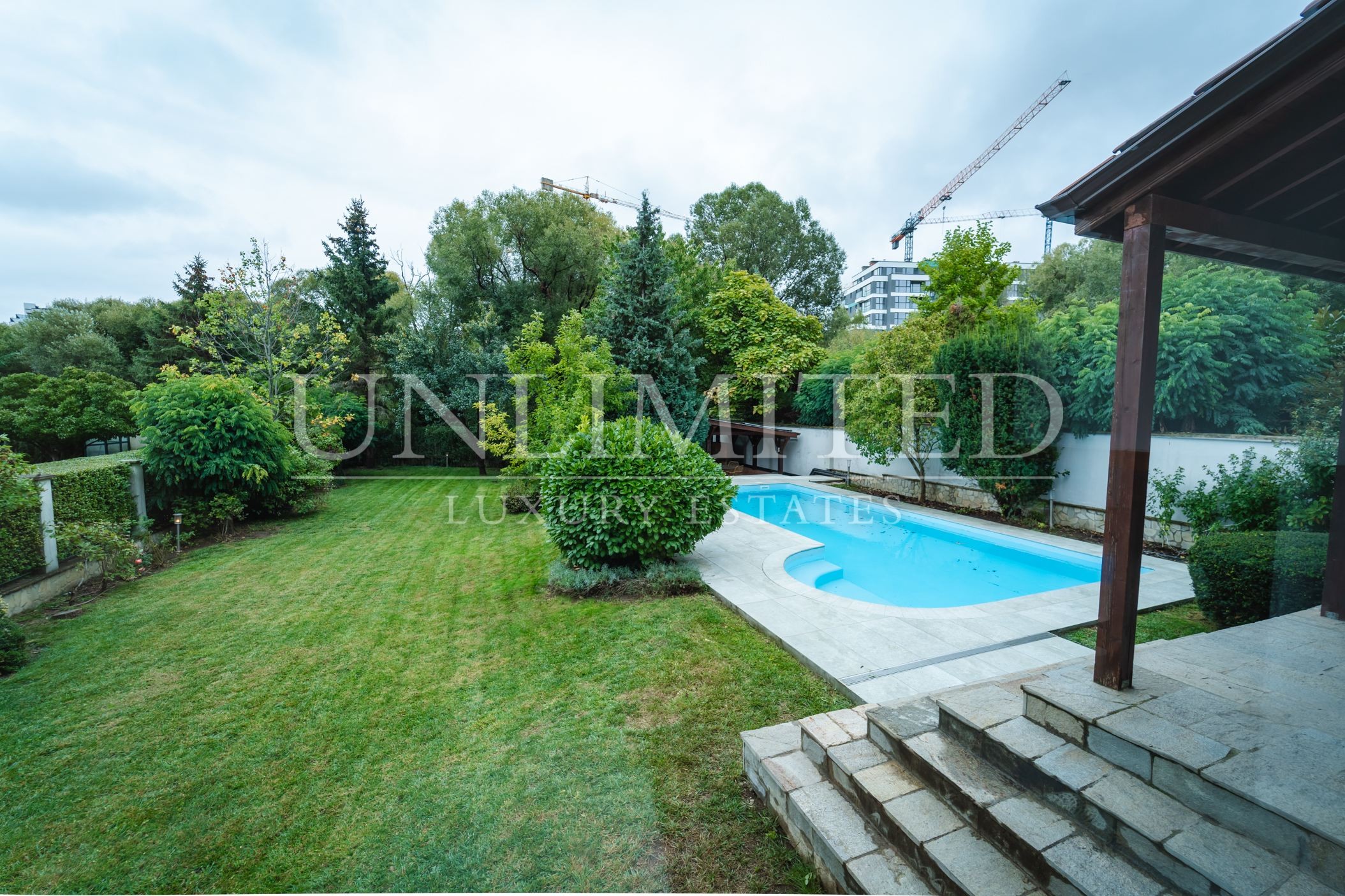 Two-Storey House for Rent Near the American College