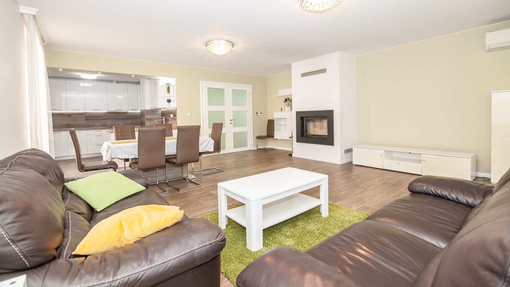 Luxury Three-Bedroom Apartment for Rent in a Gated Complex in Simeonovo