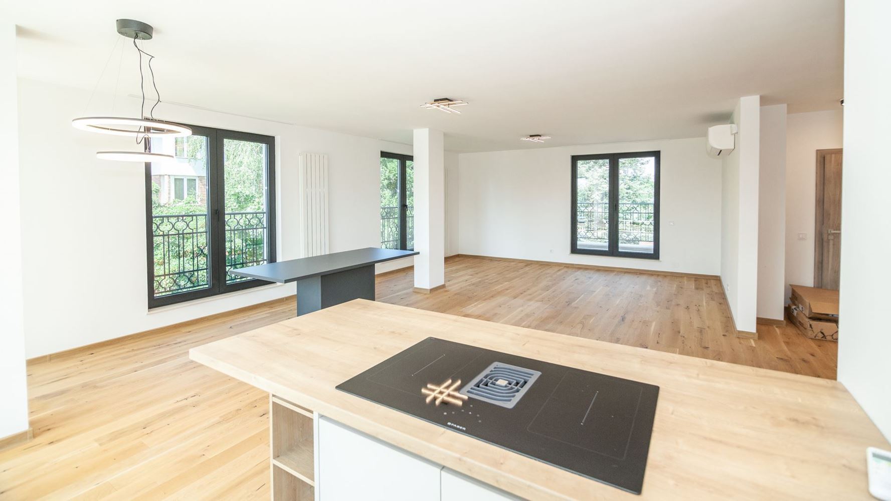 EXCLUSIVE 4-BEDROOM PENTHOUSE WITH IMPRESSIVE TERRACES IN THE PRESTIGIOUS IZTOK DISTRICT