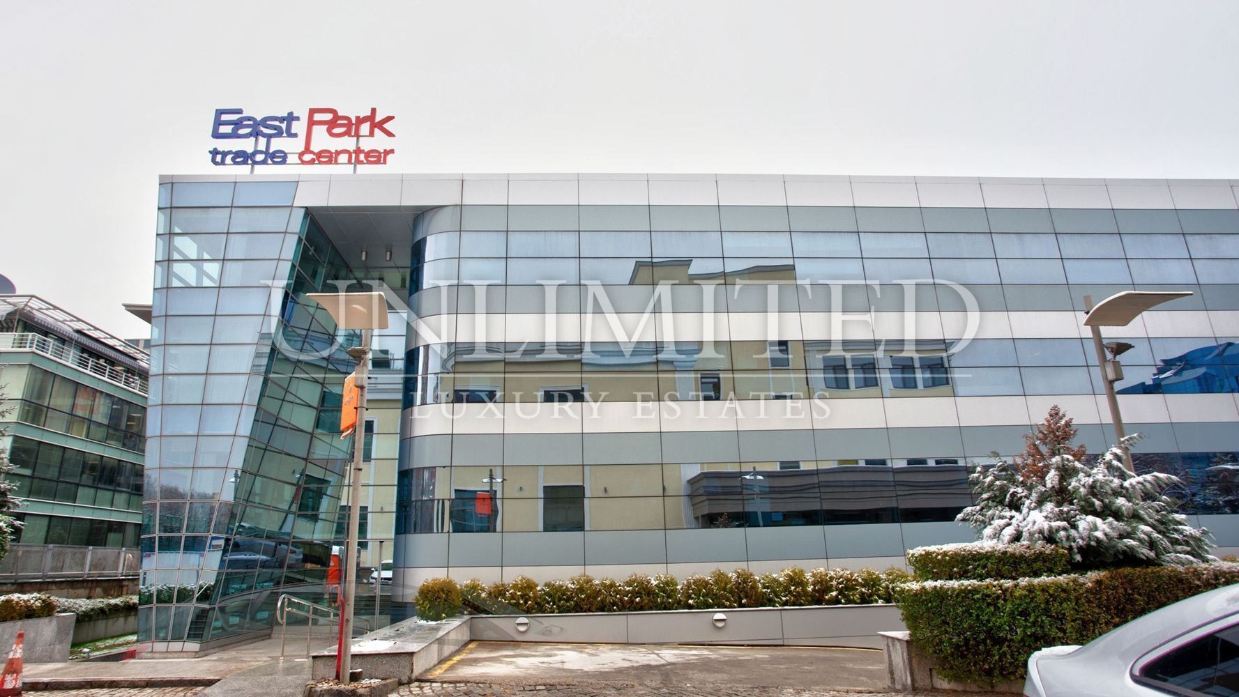 PRESTIGIOUS OFFICE FOR RENT IN A MODERN BUSINESS BUILDING NEAR Acibadem City Clinic Tokuda Hospital